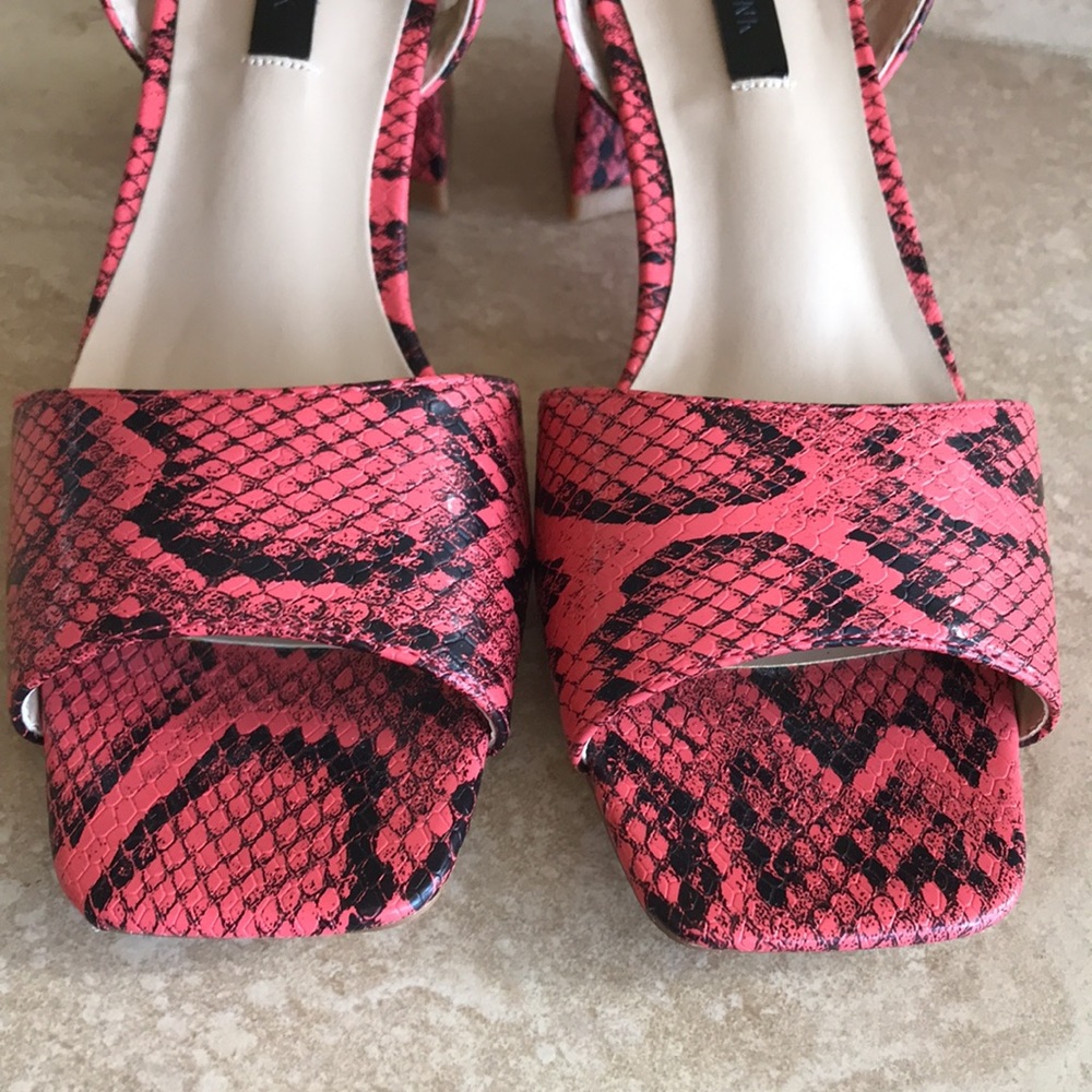 Lost Ink sandals - Picture 8 of 14